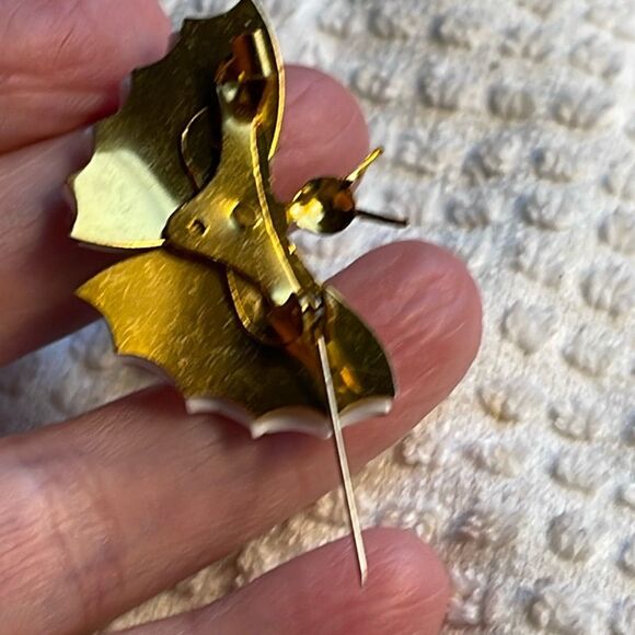 Vintage butterfly brooch made of shell. - Picture 2 of 5